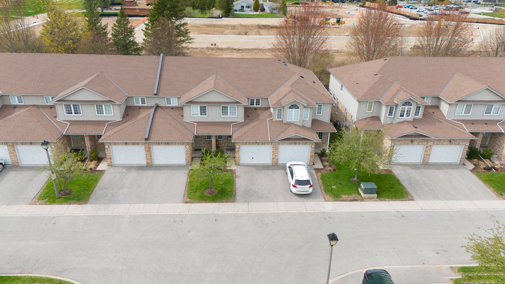 Guelph, ON N1G 5L5,210 DAWN AVE #35