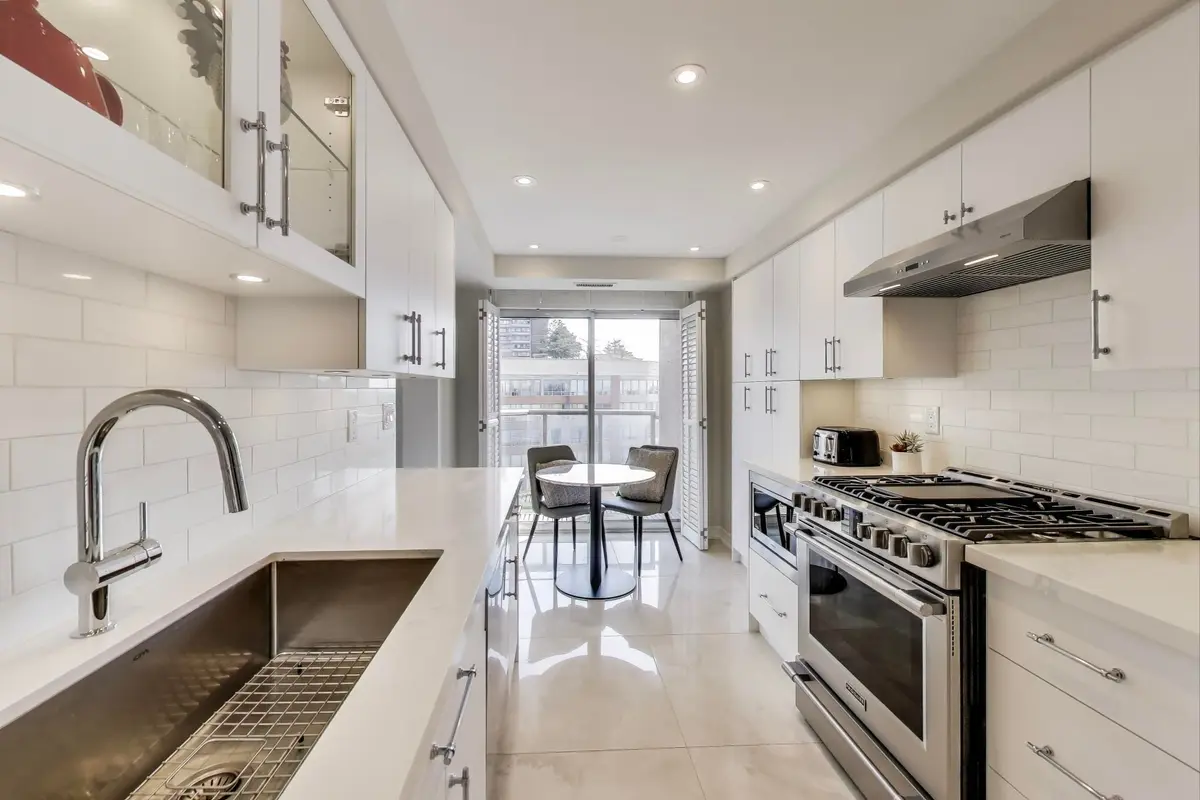 265 Ridley BLVD #803, Toronto C04, ON M5M 4N8