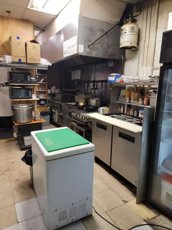 Mississauga, ON L4W 5G6,1550 South Gateway RD #1A