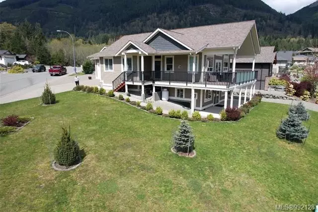 422 Mountain View Dr, Lake Cowichan, BC V0R 2G0