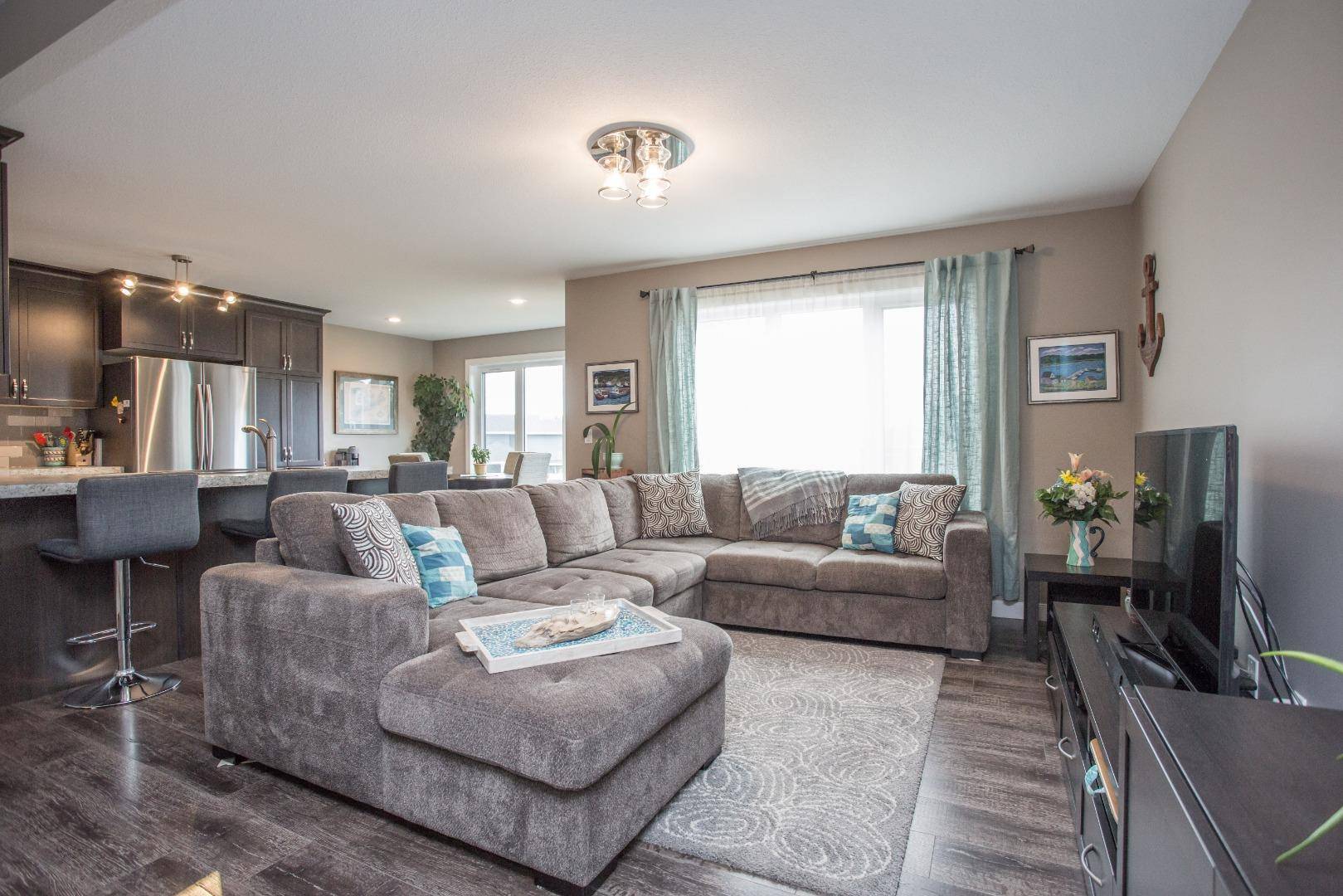 Lacombe, AB T4L 0G3,71 Ebony ST