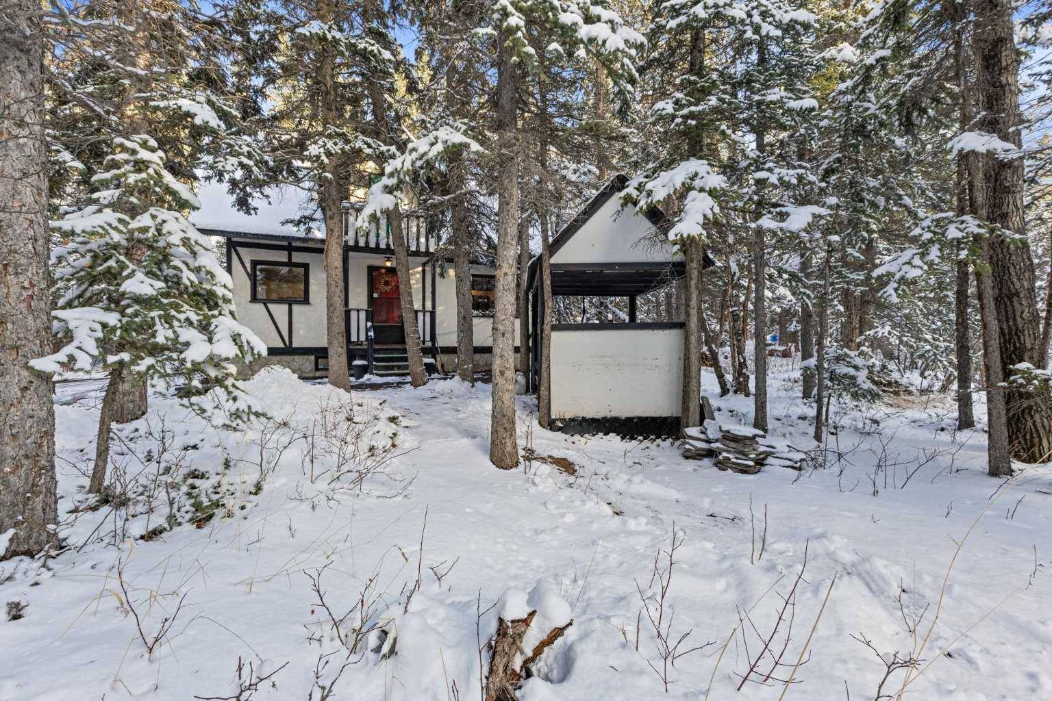 Lac Des Arcs, AB T1W 2W3,6 Heart CRES