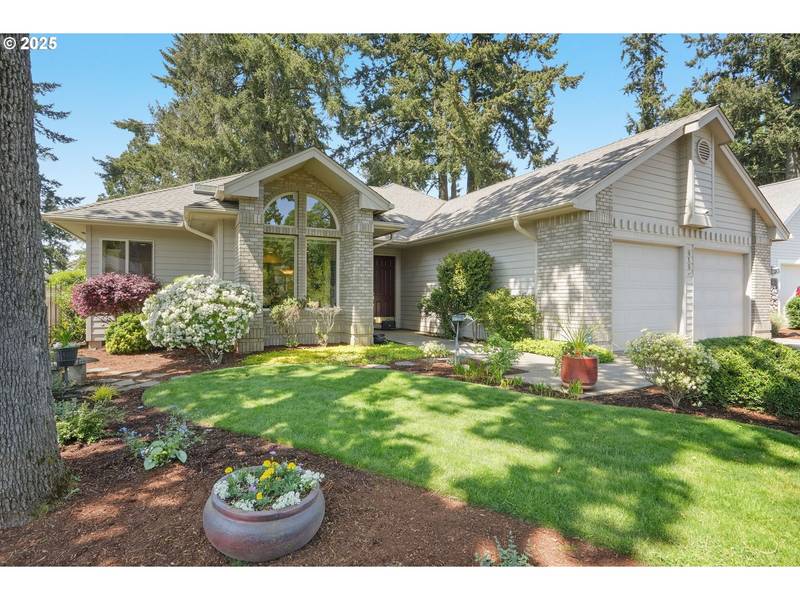 615 SHELOKUM DR, Silverton, OR 97381