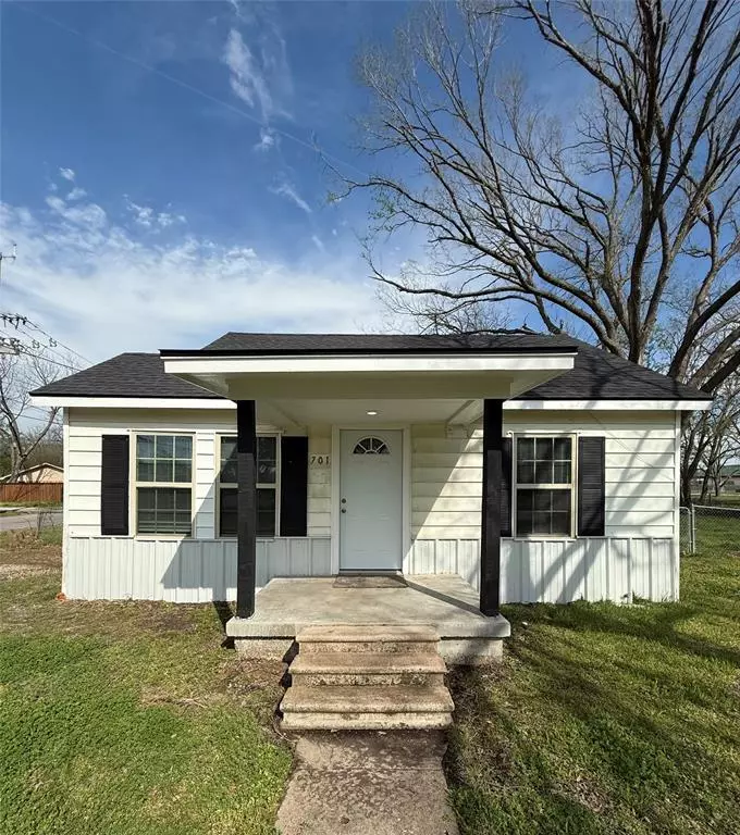 Kaufman, TX 75142,701 S Madison Street