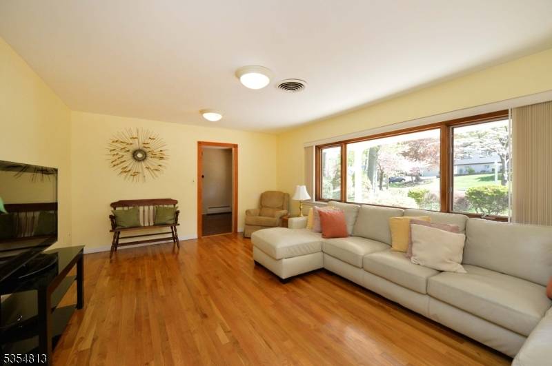Wayne Twp., NJ 07470,14 Arundel Rd