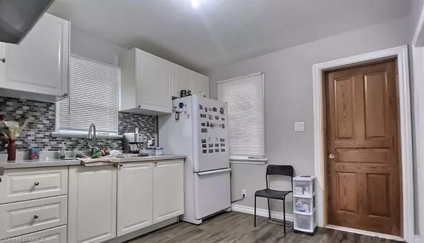 Hamilton, ON L8H 3R3,723 Rennie ST