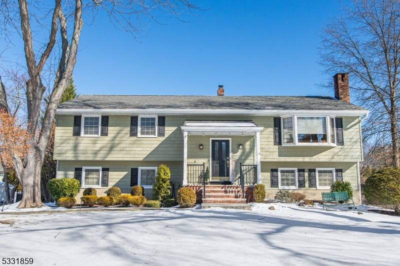 15 Lombard Dr, West Caldwell Twp., NJ 07006