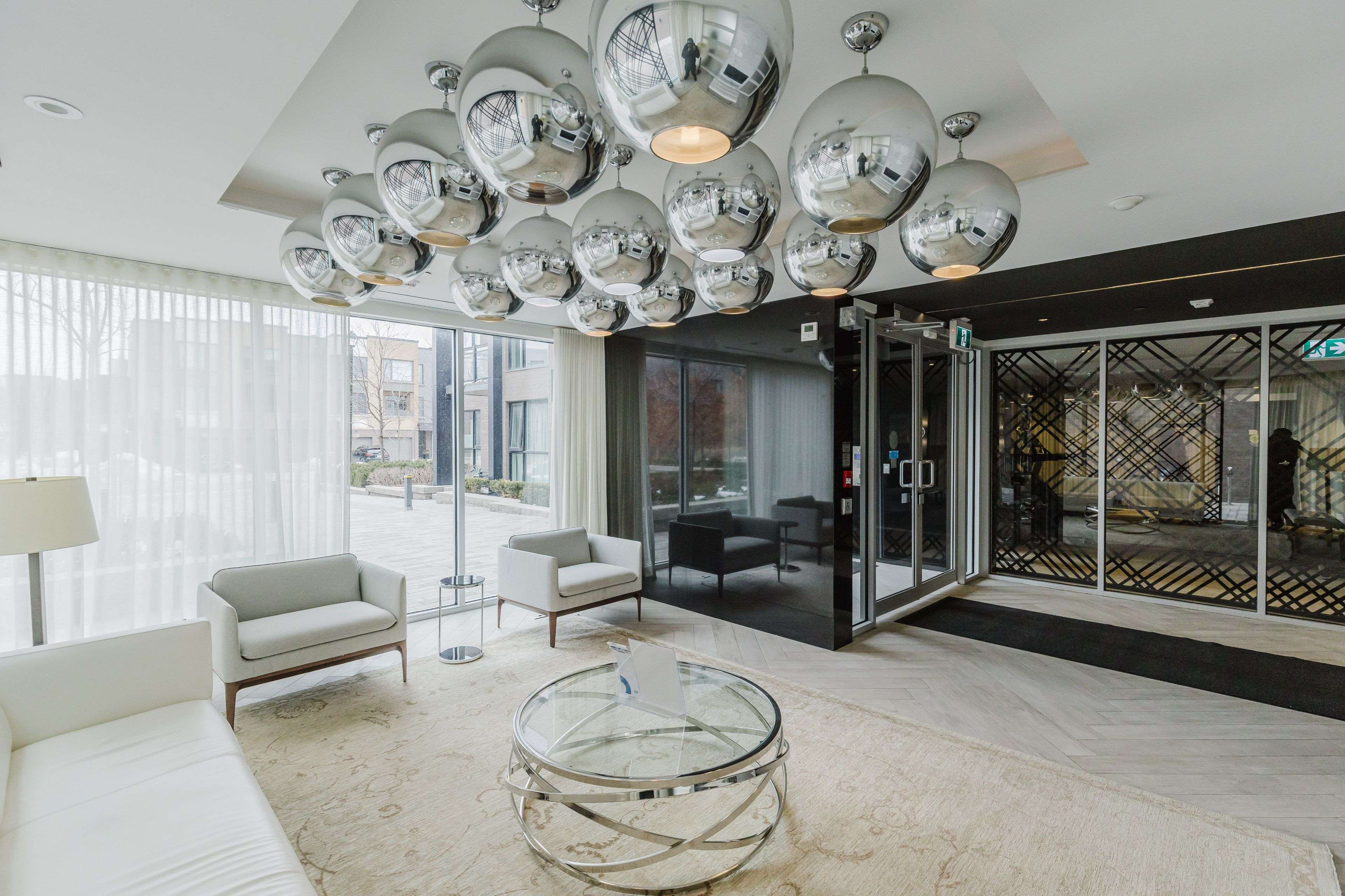 Oakville, ON L6H 7C3,168 Sabina DR #105