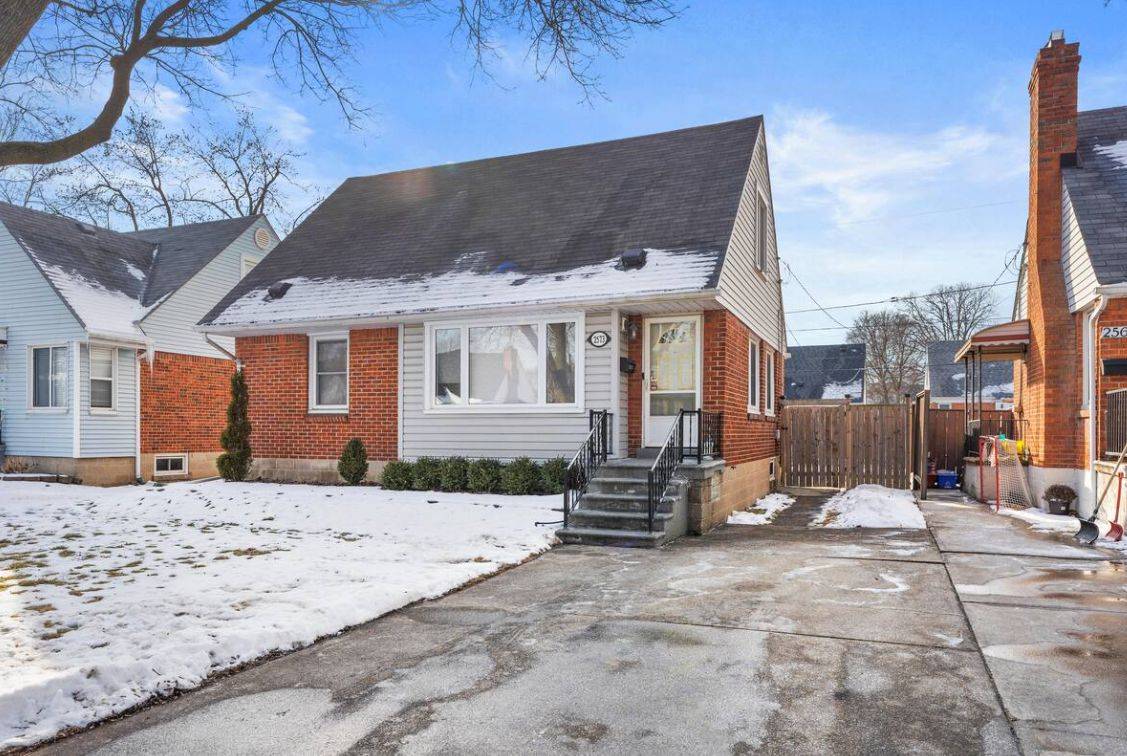 2573 Chilver RD, Windsor, ON N8W 2W1