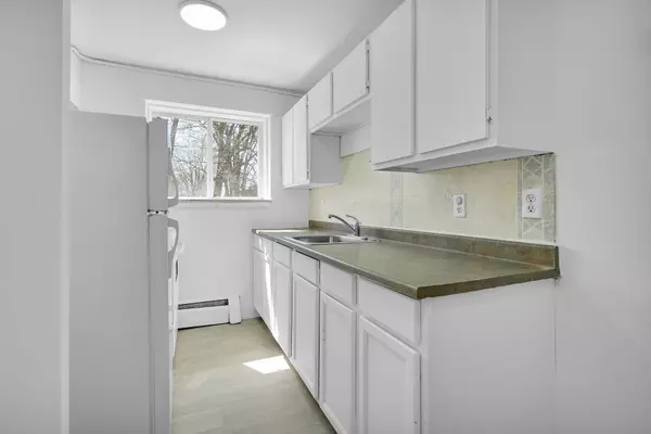 London East, ON N5Z 1E7,852 Trafalgar ST #3
