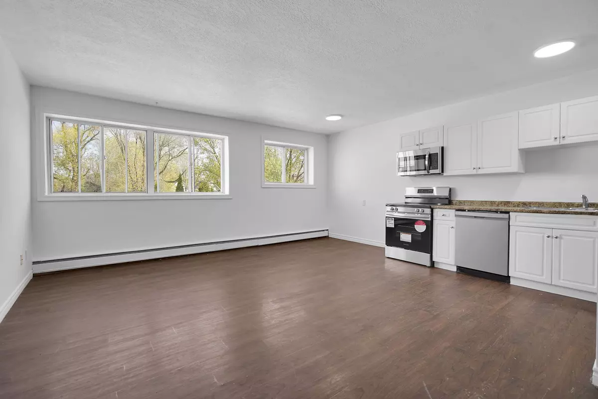 London South, ON N6J 2R4,25 Orchard ST #207