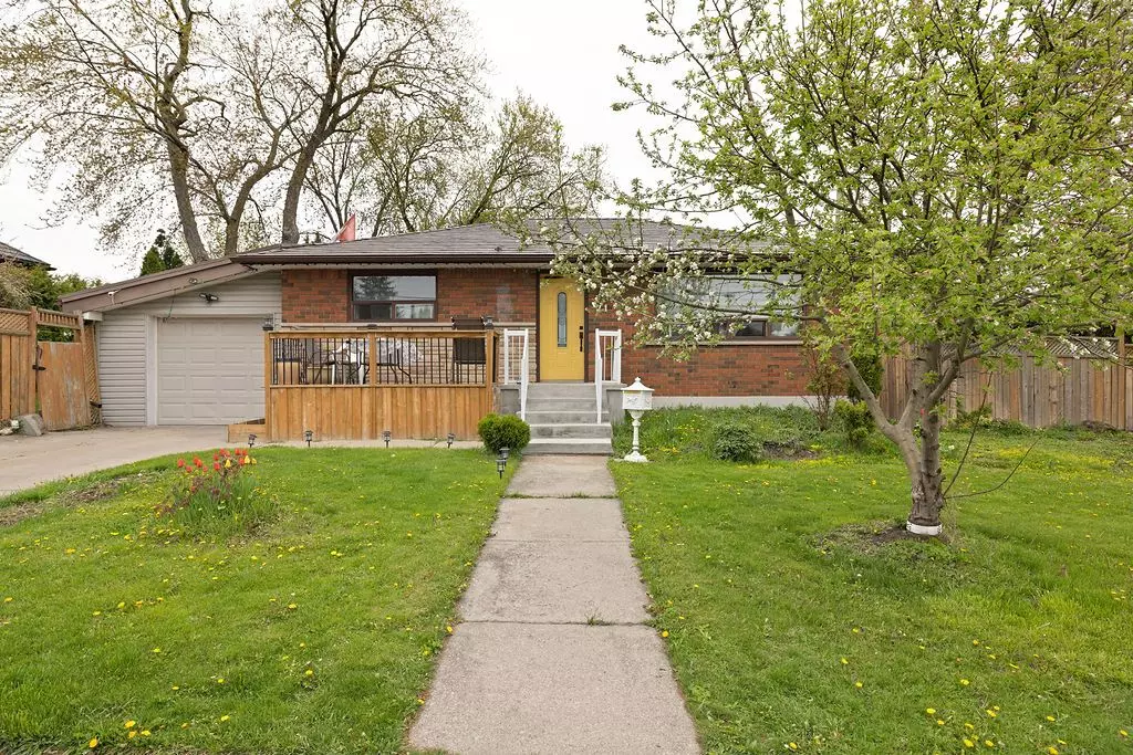 Hamilton, ON L8K 4Y3,71 Montrose AVE