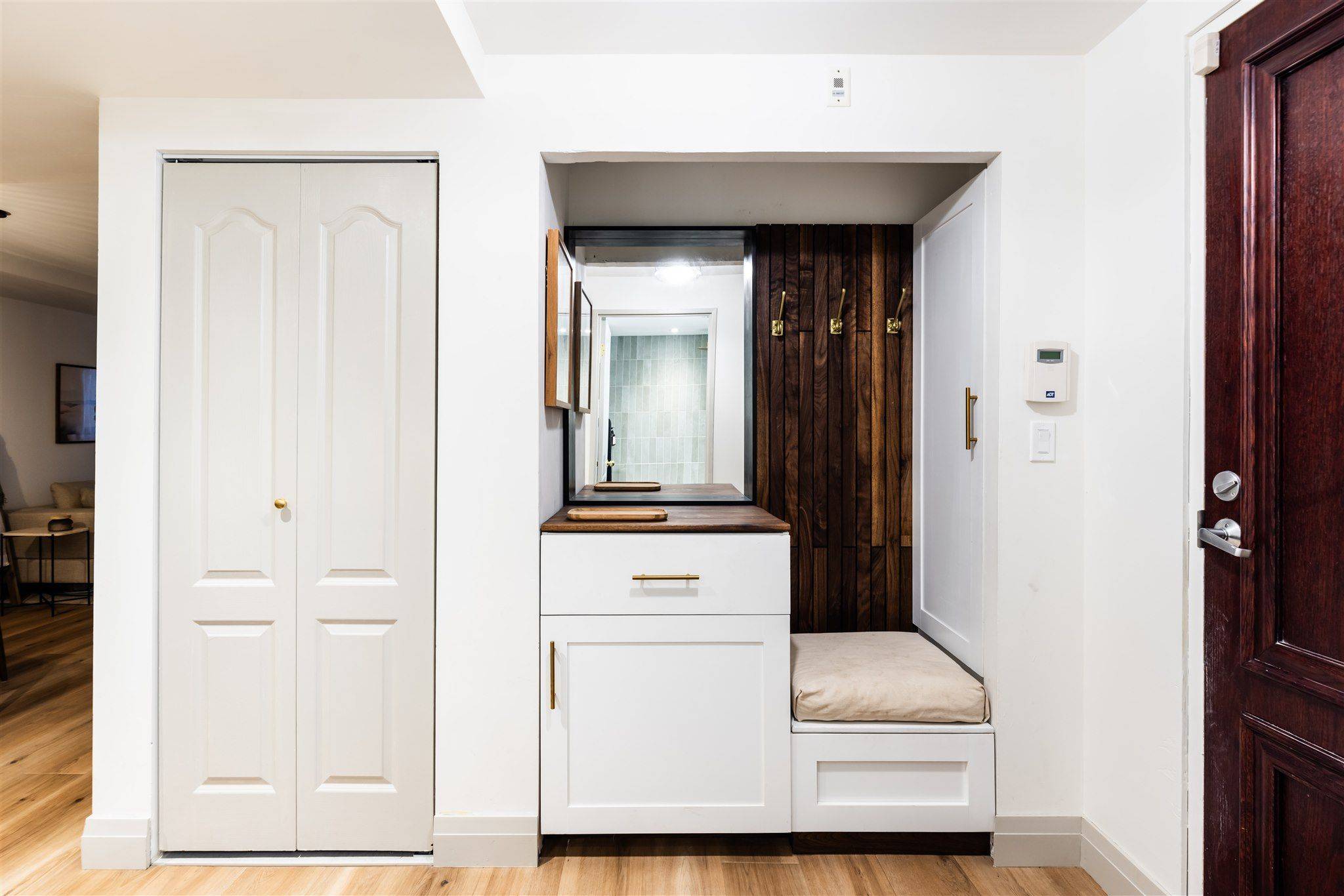 Toronto C15, ON M2K 1H4,9 Greenbriar RD #201
