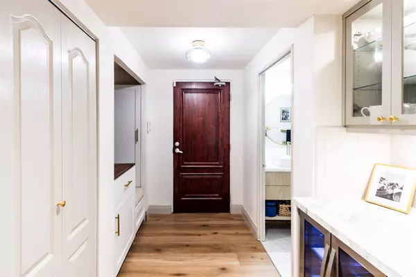 Toronto C15, ON M2K 1H4,9 Greenbriar RD #201