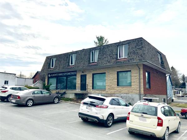 Mississippi Mills, ON K0A 1A0,77 Brae ST