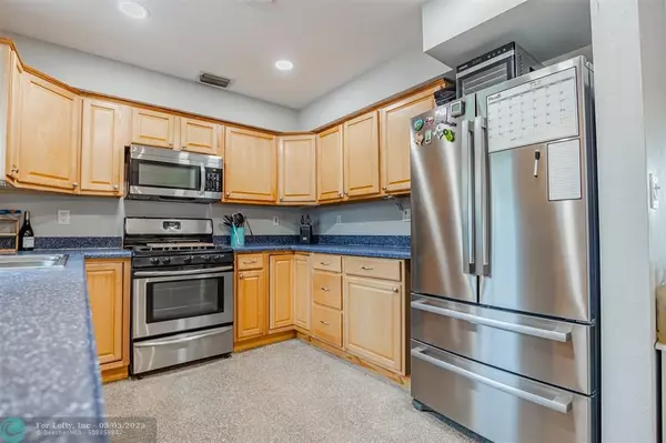 Pompano Beach, FL 33060,233 SW 14th Ct