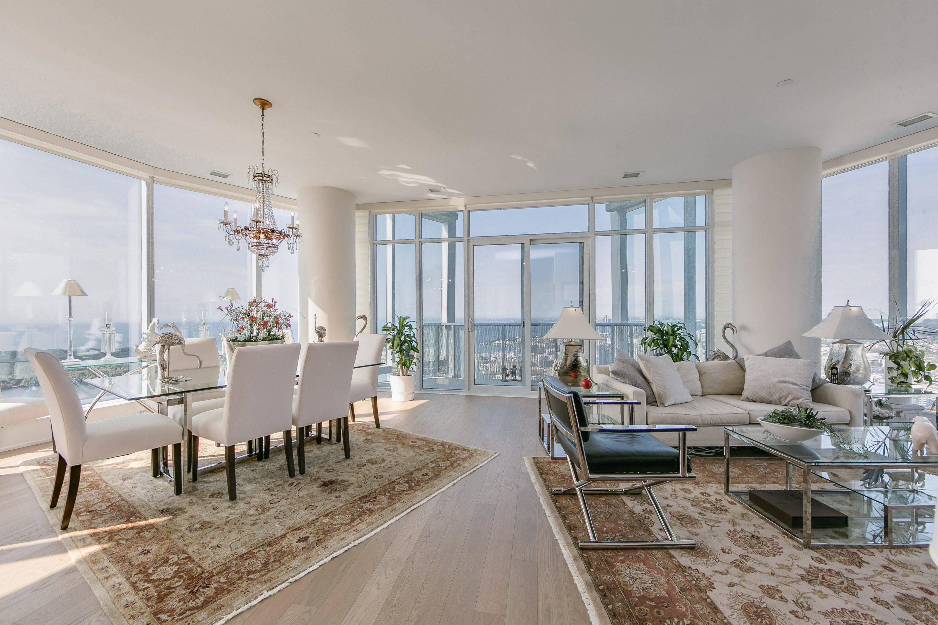 10 York ST #6810, Toronto C01, ON M5J 2Z2