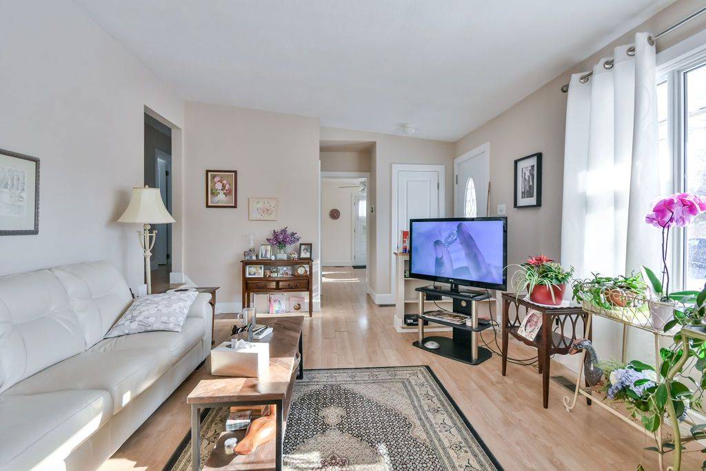 Barrie, ON L4M 2L3,50 Marion CRES