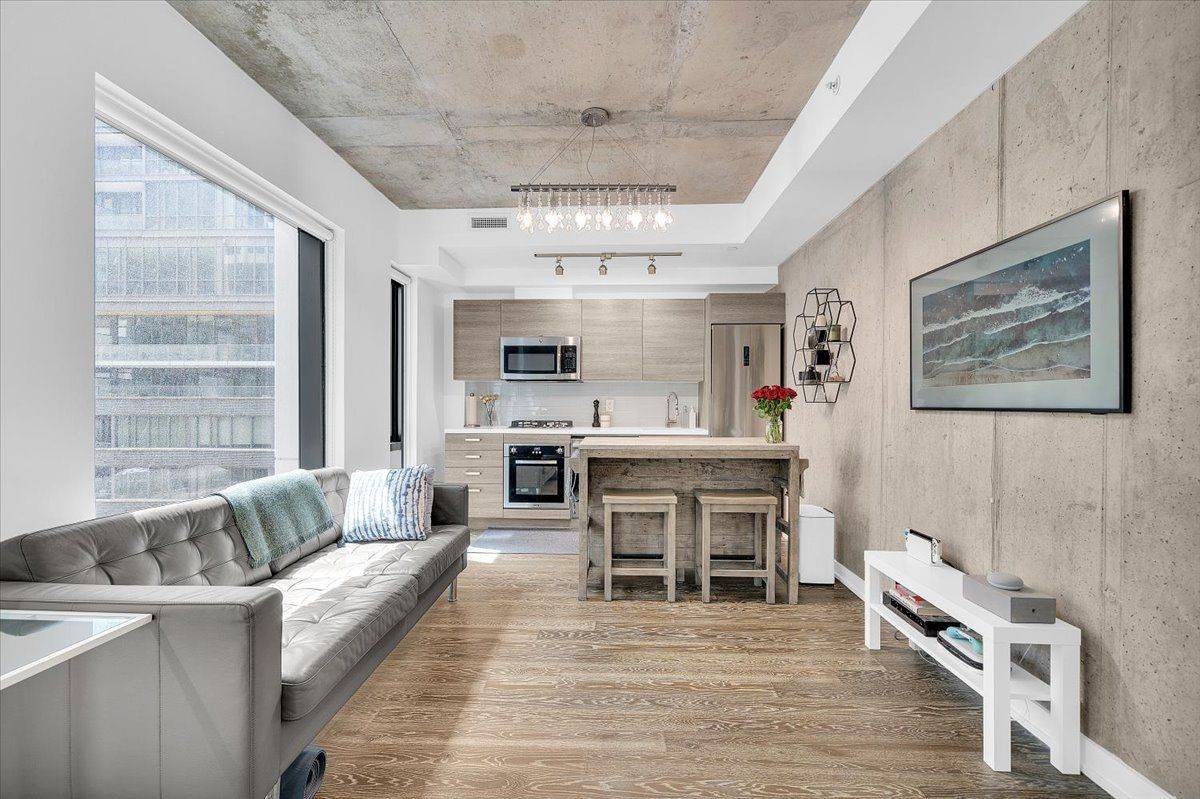 11 Charlotte ST #402, Toronto C01, ON M5V 2H5
