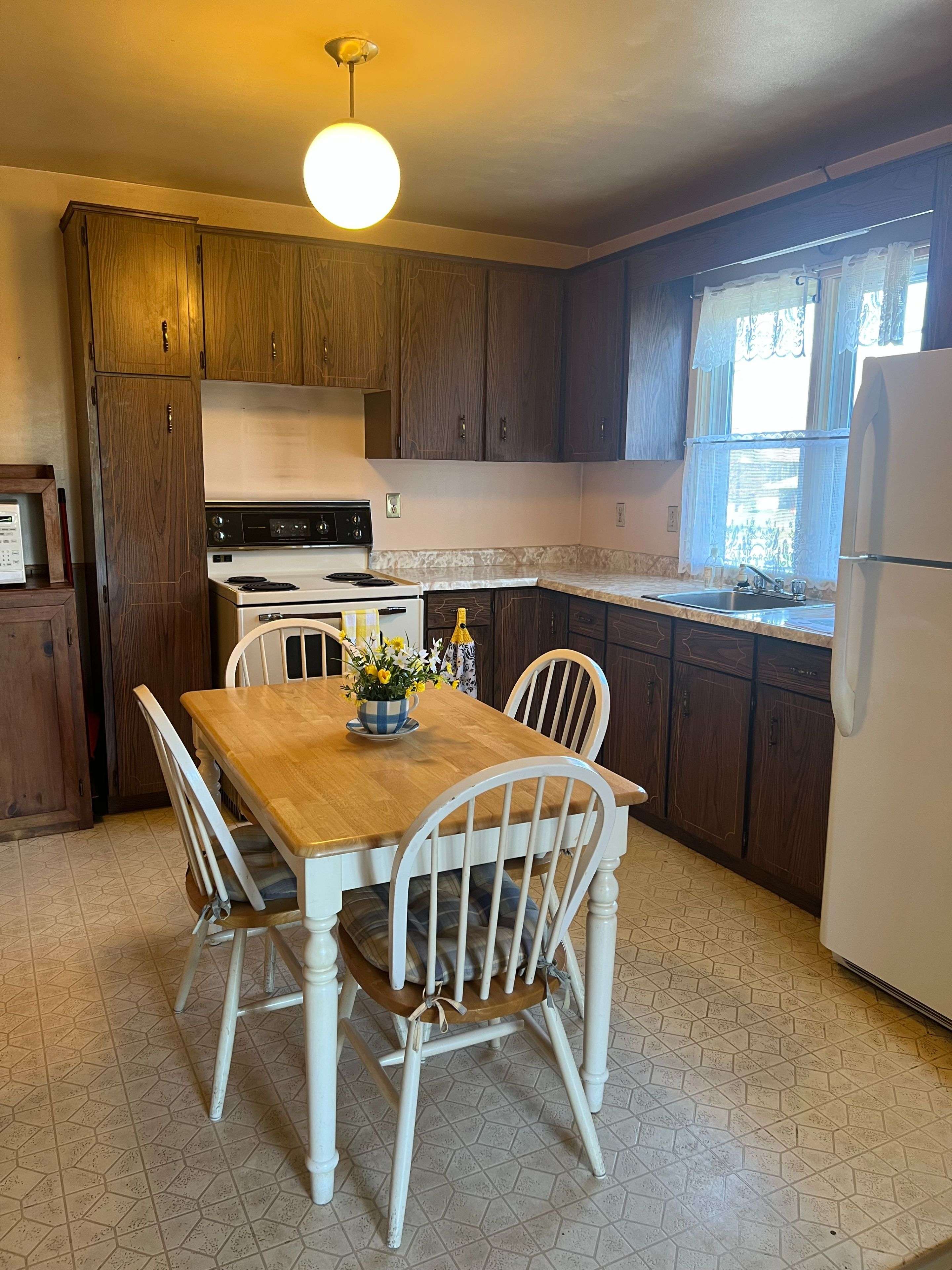 Belleville, ON K8P 3H2,48 Gilbert ST