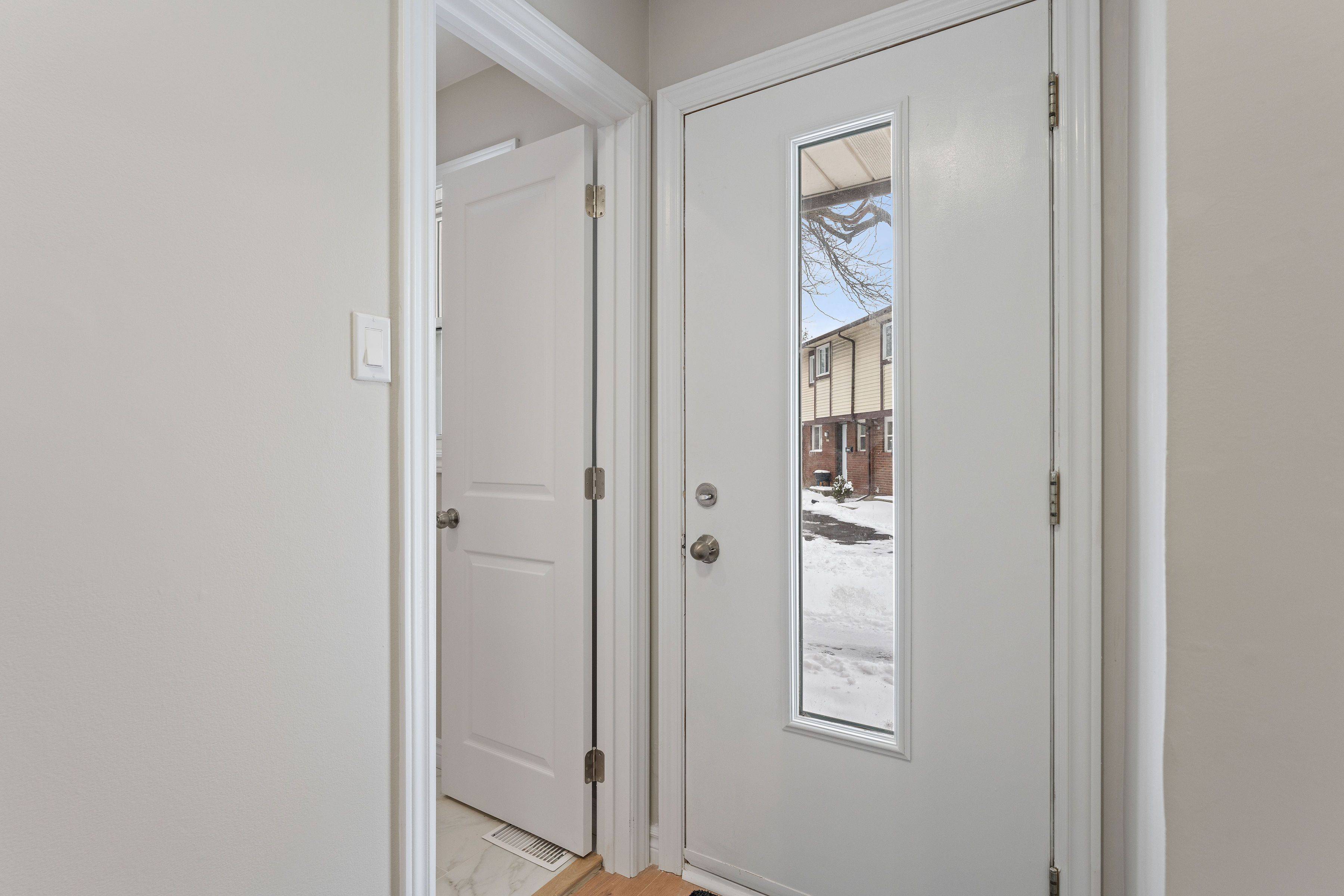 Cyrville - Carson Grove - Pineview, ON K1B 5J4,2-1406 FOXWELL ST