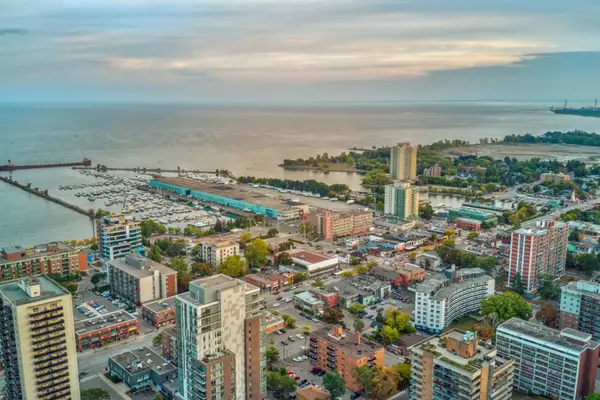 1395 Hurontario ST, Mississauga, ON L5G 3H5