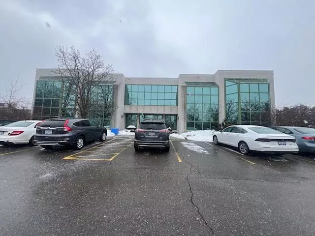 Markham, ON L3R 0C8,275 Renfrew DR #208