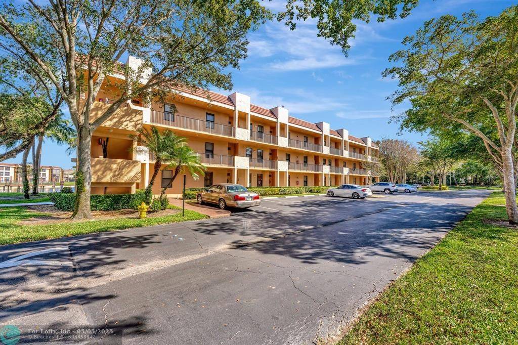 Pompano Beach, FL 33063,6708 Coral Lake Dr  #6708