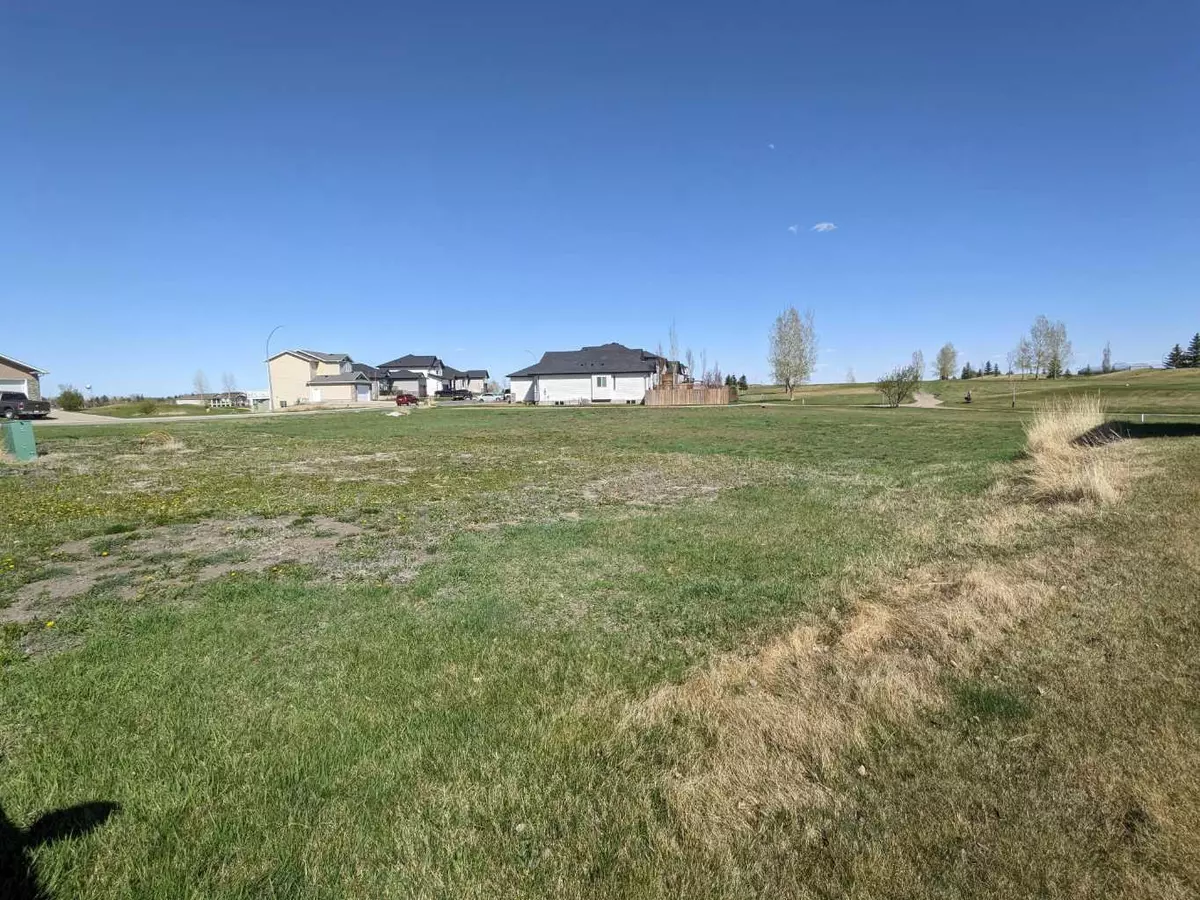 Vulcan, AB T0L 2B0,1502 Whispering DR