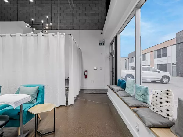 Mississauga, ON L4Y 0G4,1215 Queensway N/A E #57