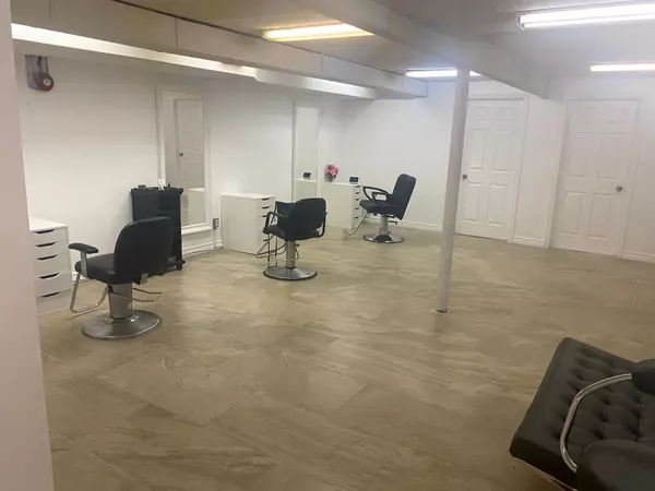 Toronto E04, ON M1K 2P3,2406 Eglinton AVE E