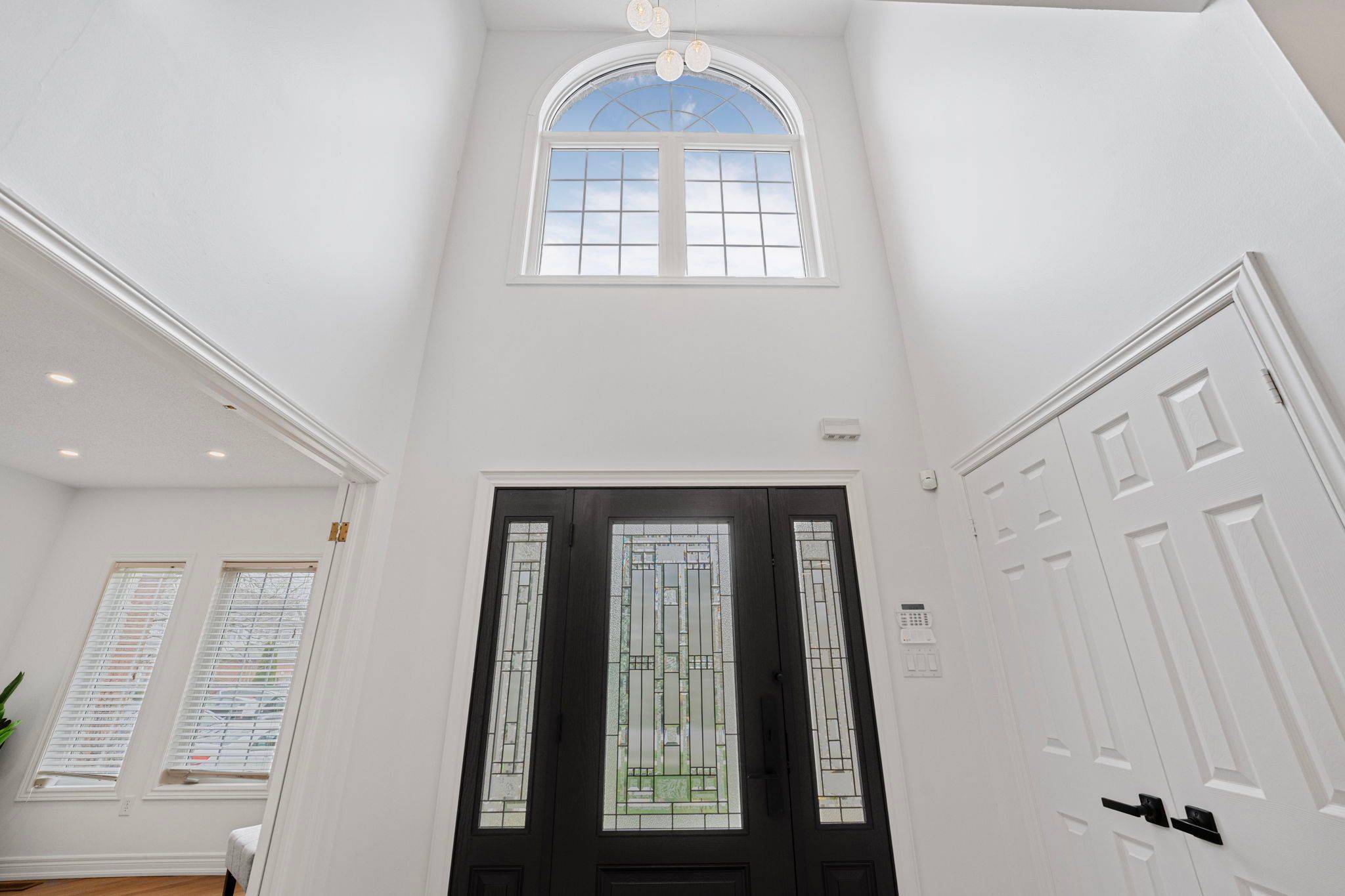 Barrie, ON L4N 0K3,24 Windsor CRES