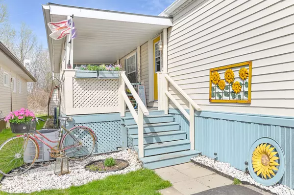 Quinte West, ON K8V 1M1,311 Dundas ST E #18