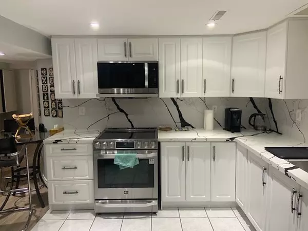 8 Cluett DR #Lower, Ajax, ON L1S 6Z6