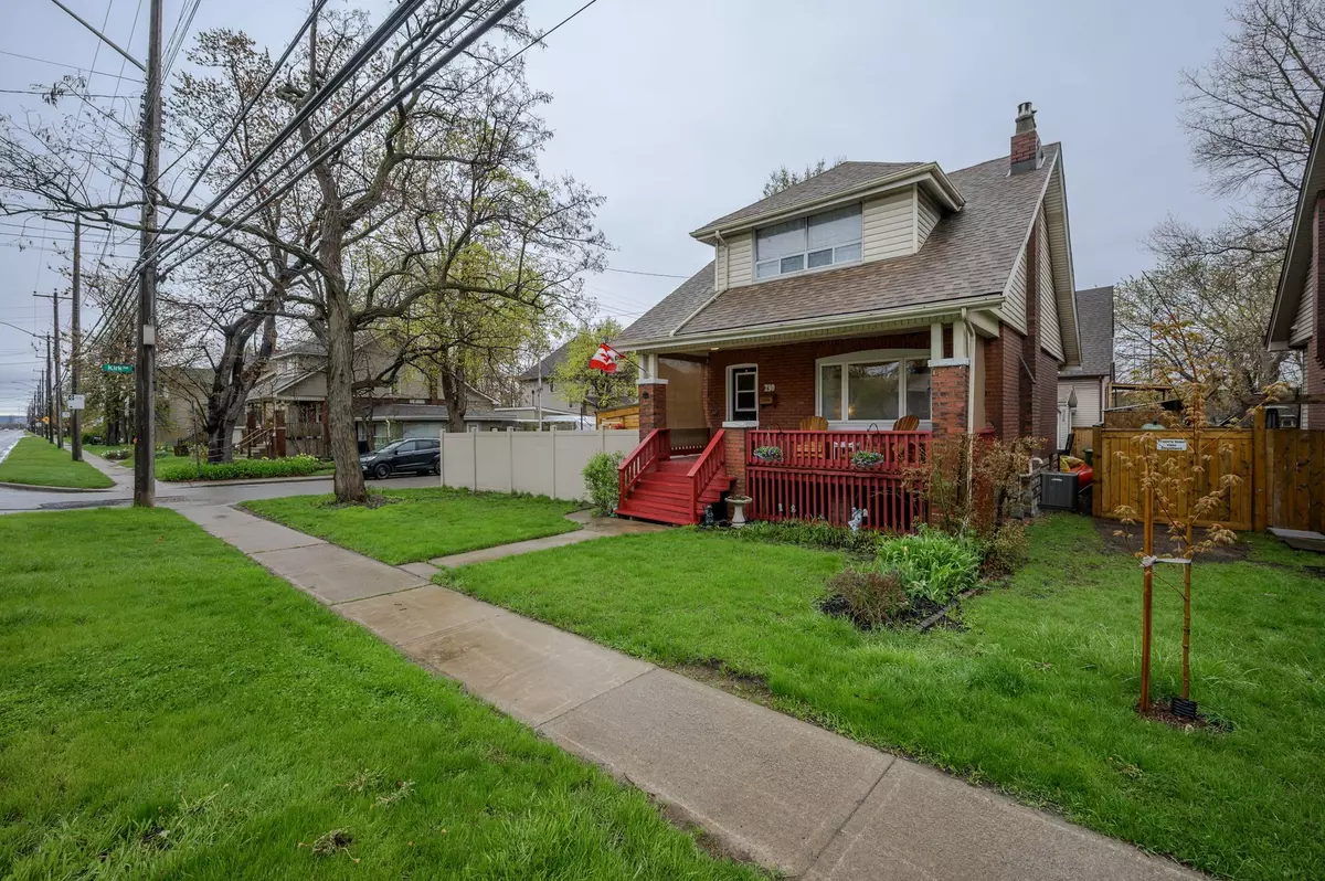 Hamilton, ON L8H 6W1,230 Beach BLVD
