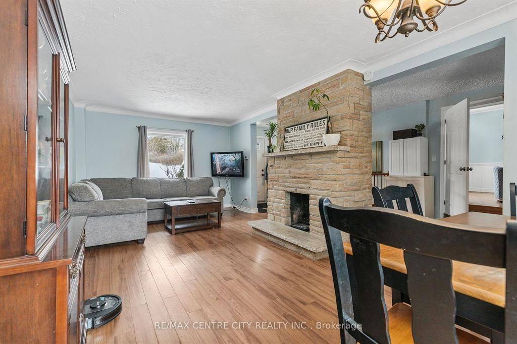 Central Elgin, ON N5P 1P2,8 Woodland RD