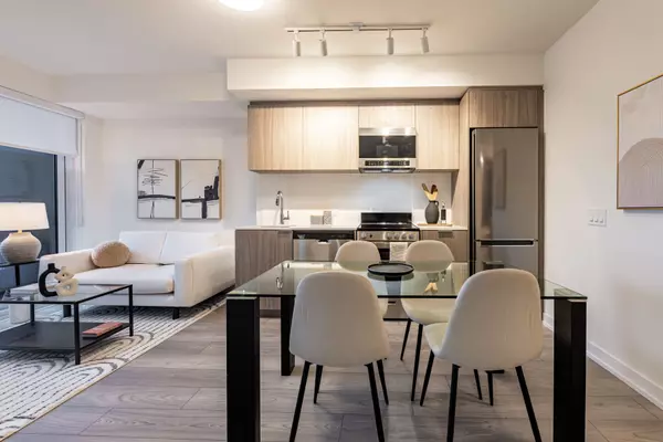 Toronto C10, ON M4P 0E8,223 Redpath AVE #1807