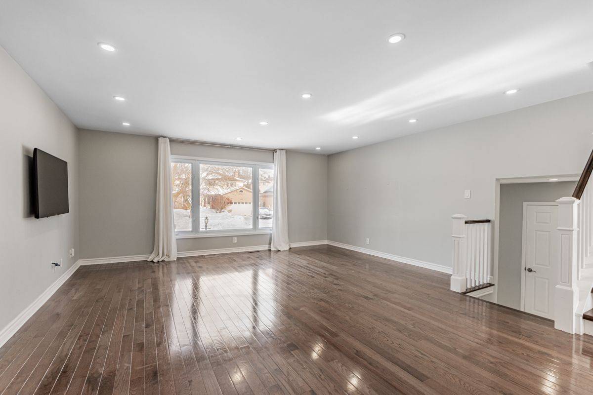 Bradford West Gwillimbury, ON L3Z 2N6,109 Imperial CRES