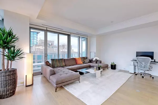 Toronto C02, ON M5R 0A1,55 Scollard ST #1401