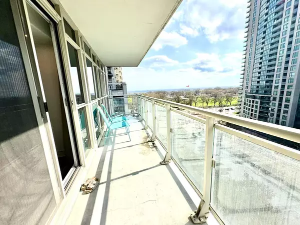 Toronto C01, ON M5V 0C2,35 Bastion ST #1209