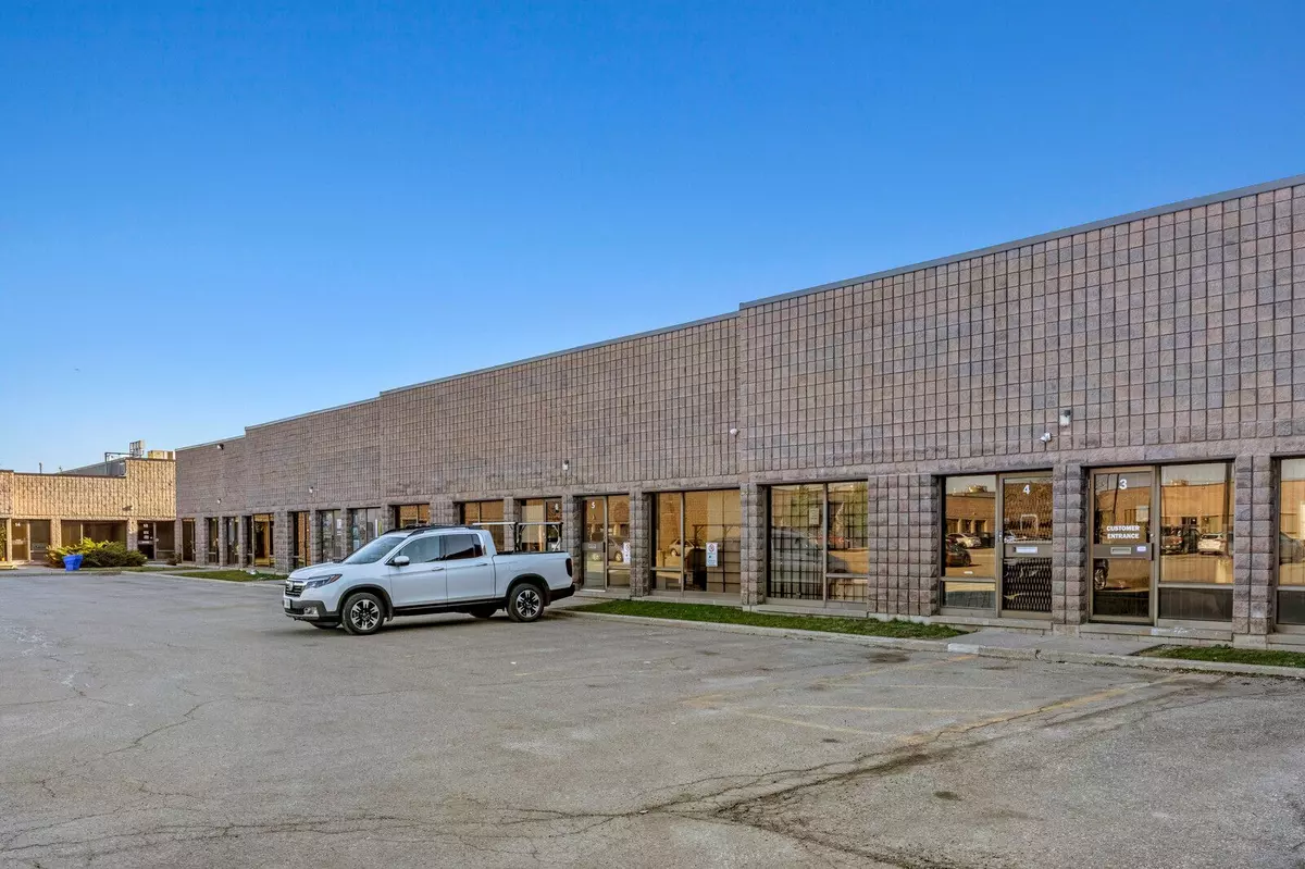 Markham, ON L3R 4L9,90 Nolan CT #12-13