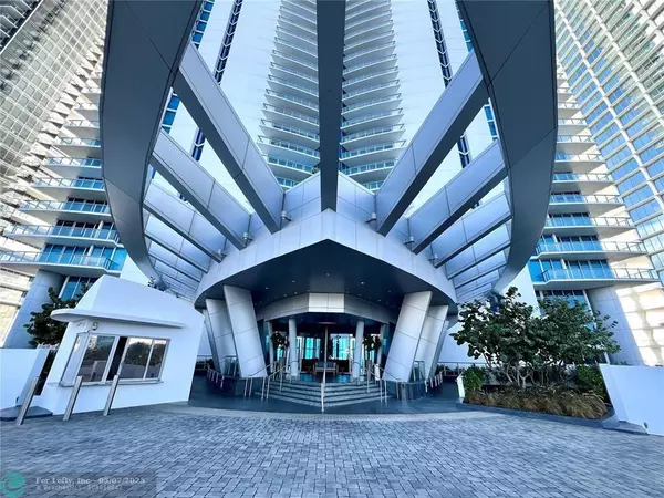 Sunny Isles Beach, FL 33160,17001 Collins Ave #805