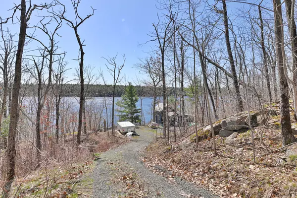 Central Frontenac, ON K0H 1B0,1117 Beaver Creek LN