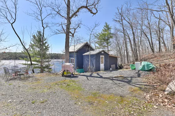 Central Frontenac, ON K0H 1B0,1117 Beaver Creek LN