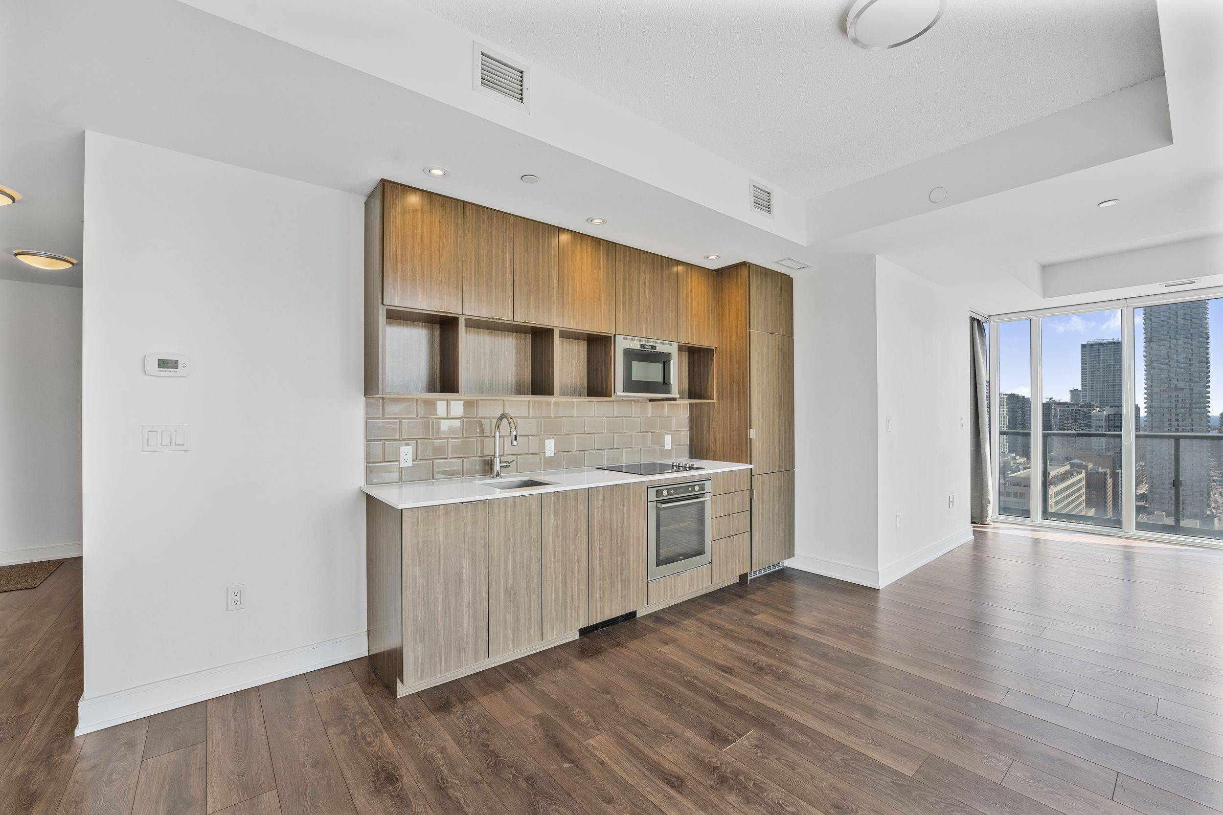 Toronto C08, ON M5B 0B1,89 McGill ST #2411