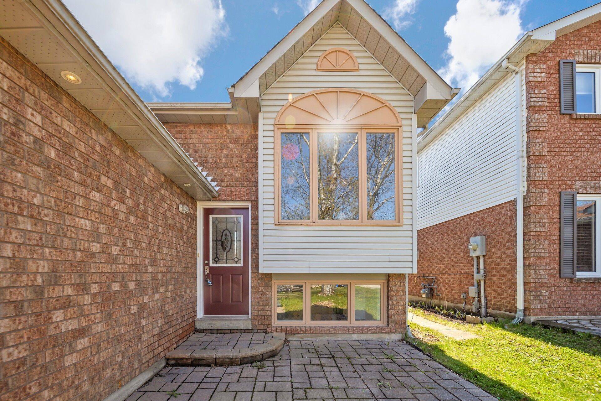 Clarington, ON L1C 4R6,9 Fenwick AVE