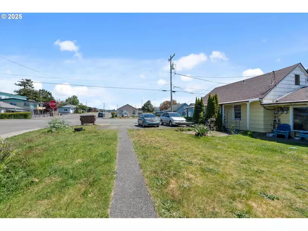 North Bend, OR 97459,1902 MONROE ST