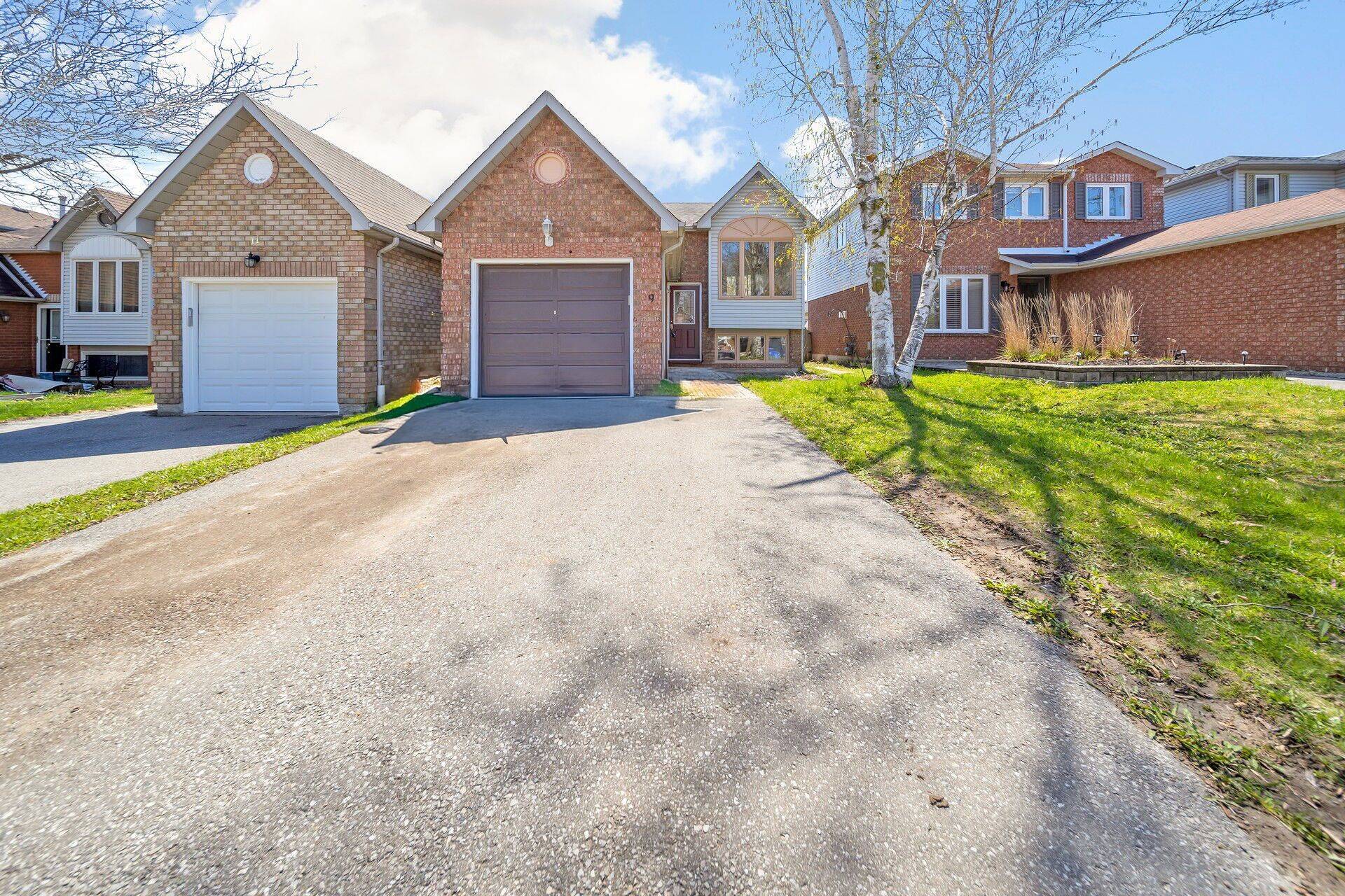 9 Fenwick AVE, Clarington, ON L1C 4R6