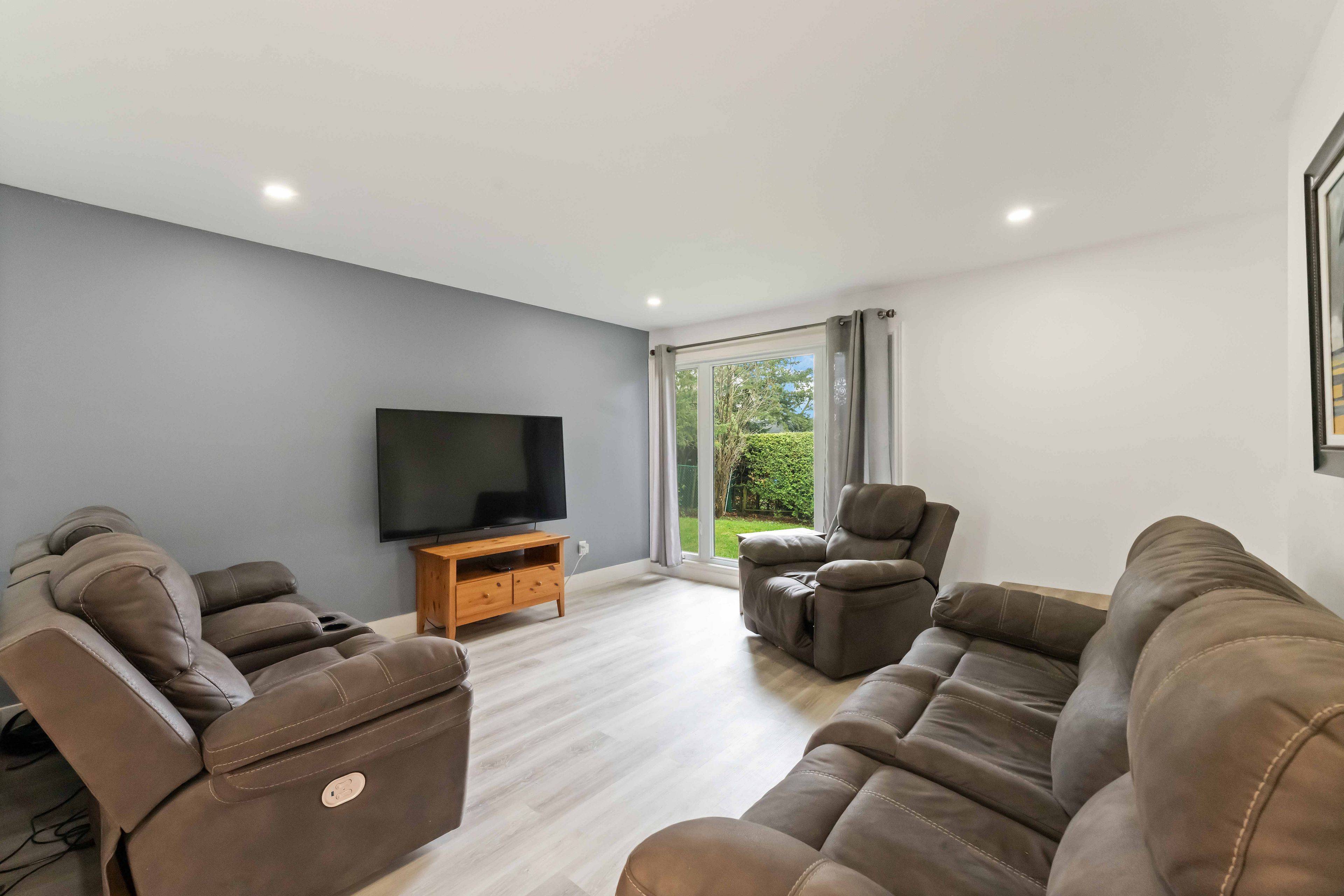 Overbrook - Castleheights And Area, ON K1K 4B4,2 Teakwood CT