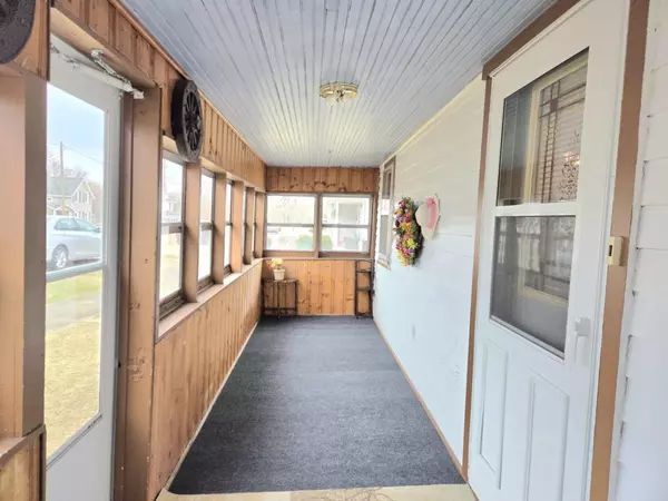 Leaf River, IL 61047,303 E FIRST Street